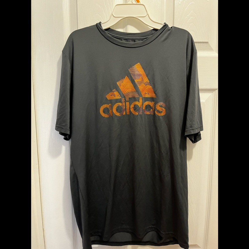 Adidas T-Shirt